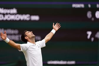 Sieht sich als zur Zeit besten Tennisspieler: Novak Djokovic feiert seinen Wimbledon-Sieg.