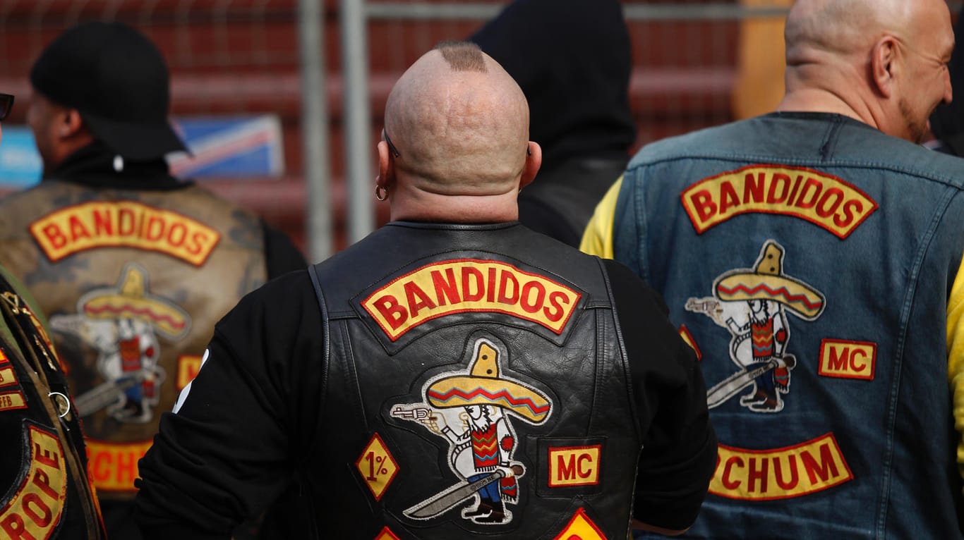 Bandidos-Mitglieder (Archivbild): Wer Straftaten im Sinne des Vereins begeht, wird mit Aufnähern belohnt. Es geht um schwere Körperverletzung und Tötungsdelikte.