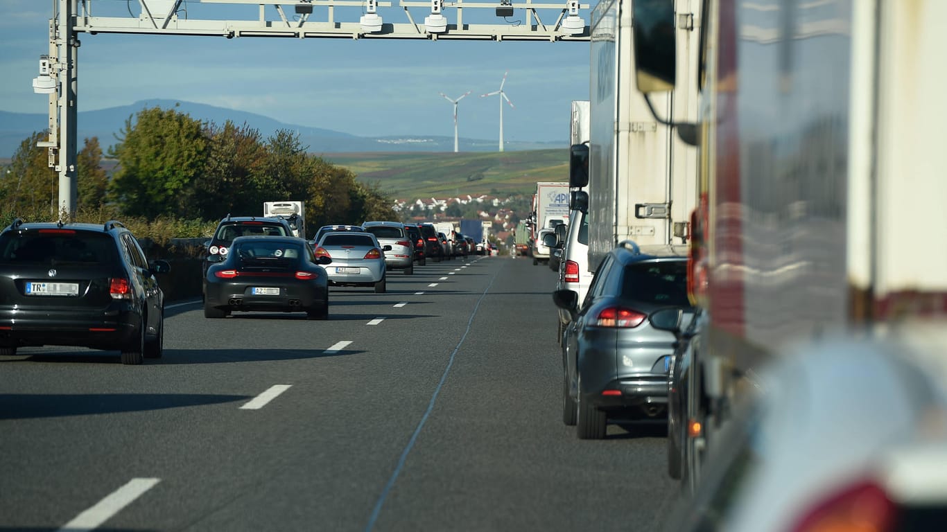 Die A63 in Richtung Mainz (Symbolbild): Ein Radfahrer war auf der Autobahn unterwegs.
