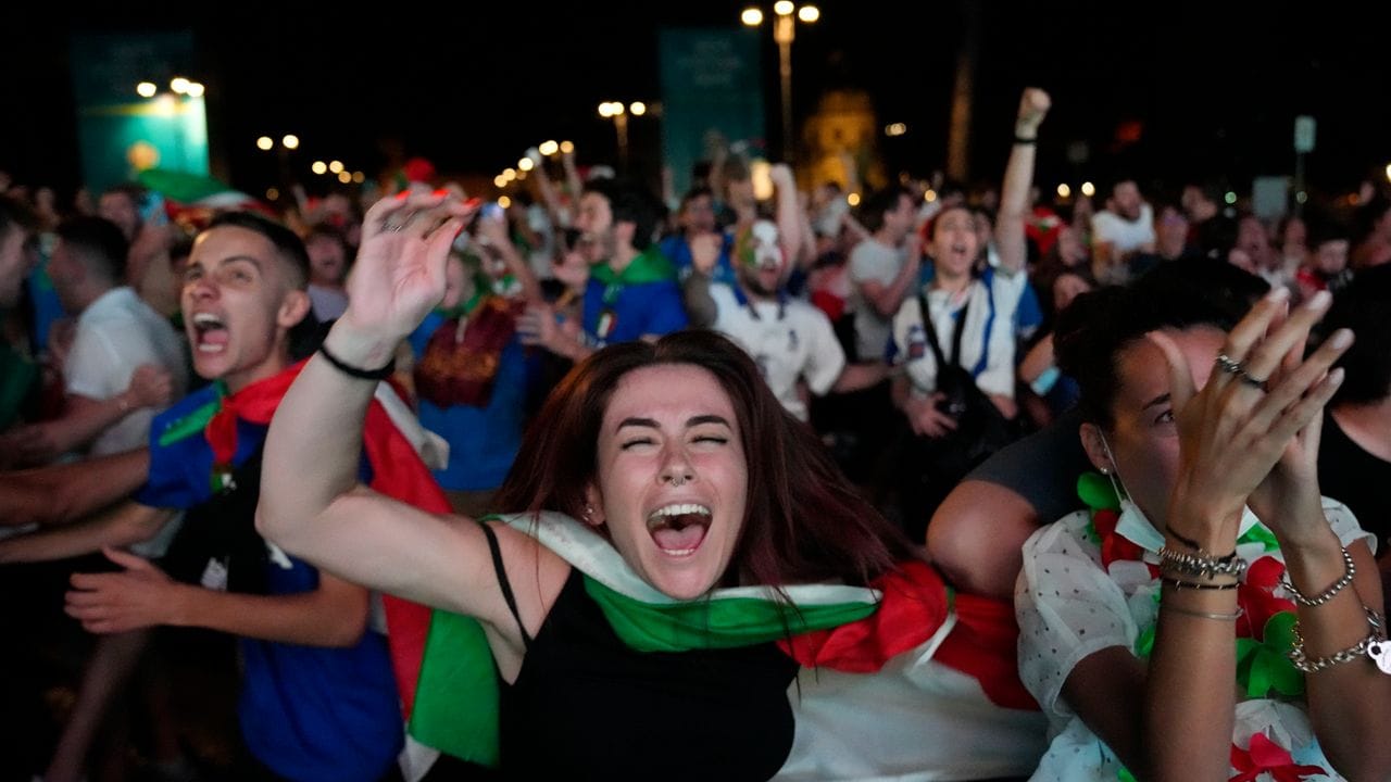 Italiens Fans feiern den EM-Titelsieg in Rom.