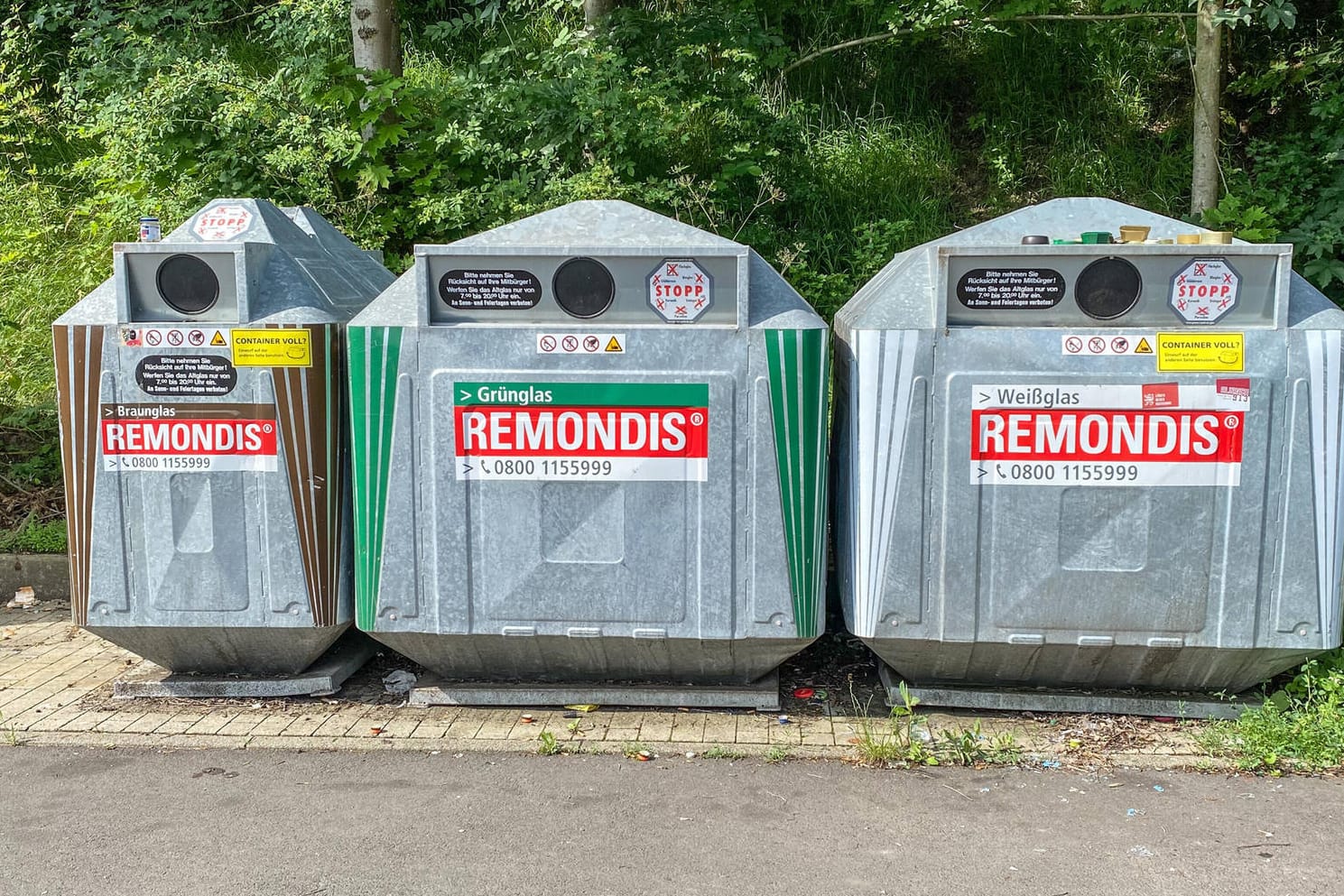 Glascontainer von Remondis (Symbolbild): Das Unternehmen führt in der Abfallbranche mit Abstand.