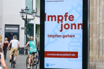 Werbetafel der Stadt Düsseldorf (Symbolbild): Die nordrheinwestfälische Hauptstadt führt die Corona-Statistik des Bundeslandes an.