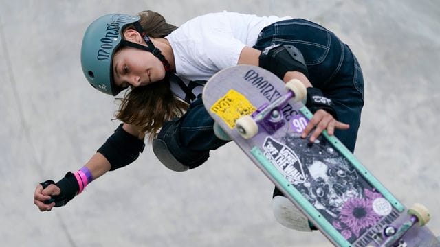 Ist die jüngste deutsche Olympia-Teilnehmerin: Skateboarderin Lilly Stoephasius. Ist die jüngste deutsche Olympia-Teilnehmerin: Skateboarderin Lilly Stoephasius.