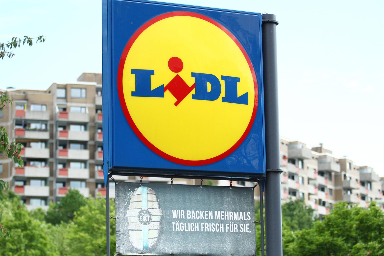 Lidl-Leuchtreklame: Der Discounter will verstärkt auf regionale Produkte setzen.