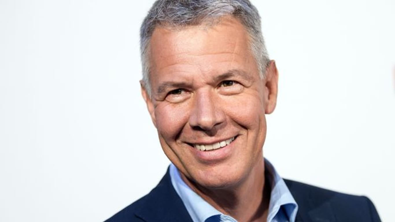 Peter Kloeppel, der Chefmoderator von "RTL Aktuell", wusste sich zu helfen.