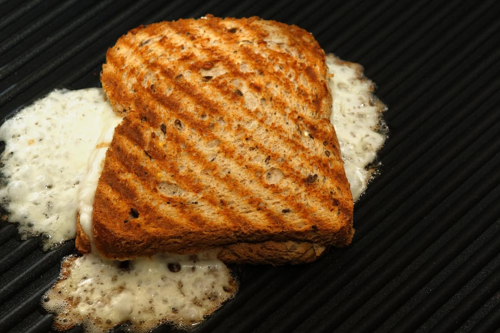 Sandwich: Der zerlaufene Käse ist für viele ein Highlight – allerdings nur beim Essen und nicht bei der Reinigung des Sandwich-Makers.