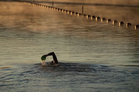 Die Deutsche Lebens-Rettungs-Gesellschaft DLRG warnt davor, allein schwimmen zu gehen.