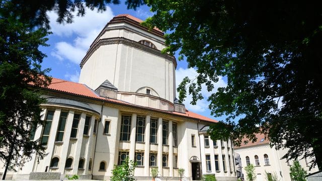 Nach rund 30 Jahren schrittweiser Sanierung wird die Görlitzer Synagoge als Kulturforum Synagoge Görlitz wiedereröffnet. Nach rund 30 Jahren schrittweiser Sanierung wird die Görlitzer Synagoge als Kulturforum Synagoge Görlitz wiedereröffnet.