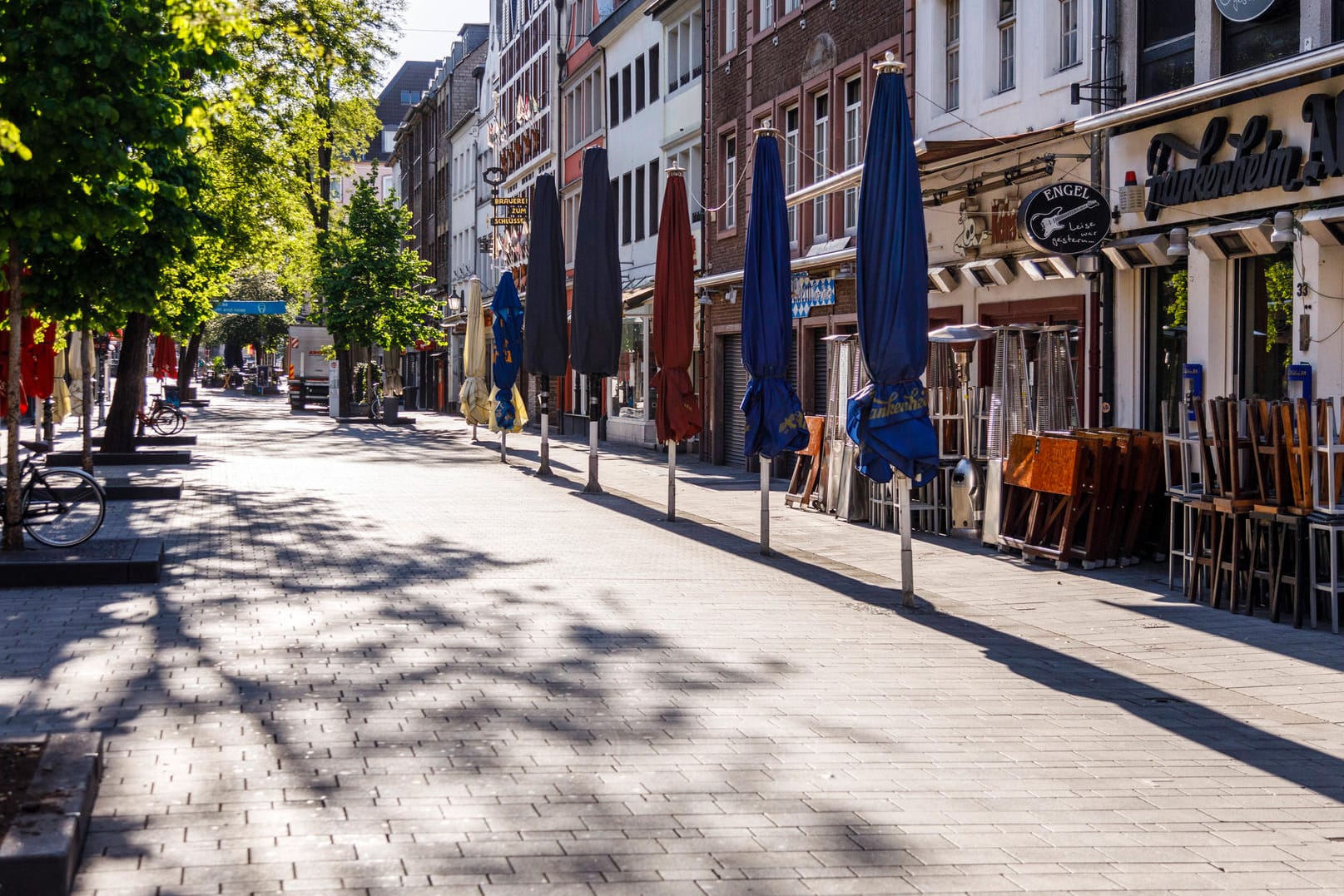 Geschlossene Kneipen in der Düsseldorfer Altstadt (Archivbild): Wirtschaftsvertreter warnen vor einem neuen Lockdown. Geschlossene Kneipen in der Düsseldorfer Altstadt (Archivbild): Wirtschaftsvertreter warnen vor einem neuen Lockdown.