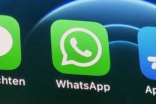 Die Anwendung von WhatsApp auf einem Smartphone: Verbraucherschützer gehen gegen das Unternehmen vor.
