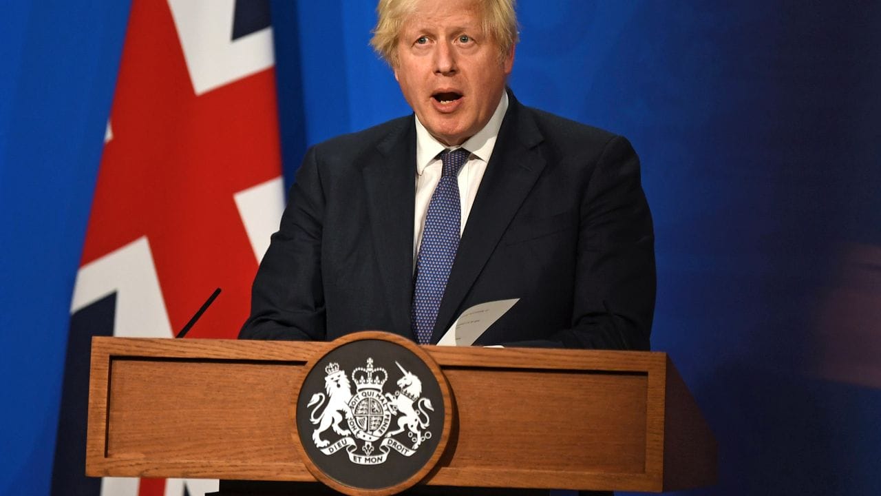 Boris Johnson äußert sich bei einer Pressekonferenz zur Corona-Pandemie. Boris Johnson äußert sich bei einer Pressekonferenz zur Corona-Pandemie.