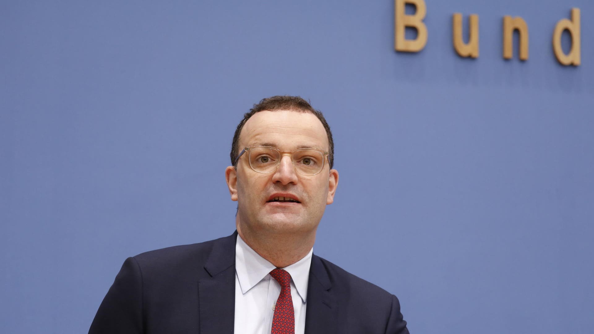 Bundesminister für Gesundheit Jens Spahn: Offenbar plant sein Ministerium, in diesem Jahr nur Alte und Kranke ein drittes Mal impfen zu wollen. Bundesminister für Gesundheit Jens Spahn: Offenbar plant sein Ministerium, in diesem Jahr nur Alte und Kranke ein drittes Mal impfen zu wollen.