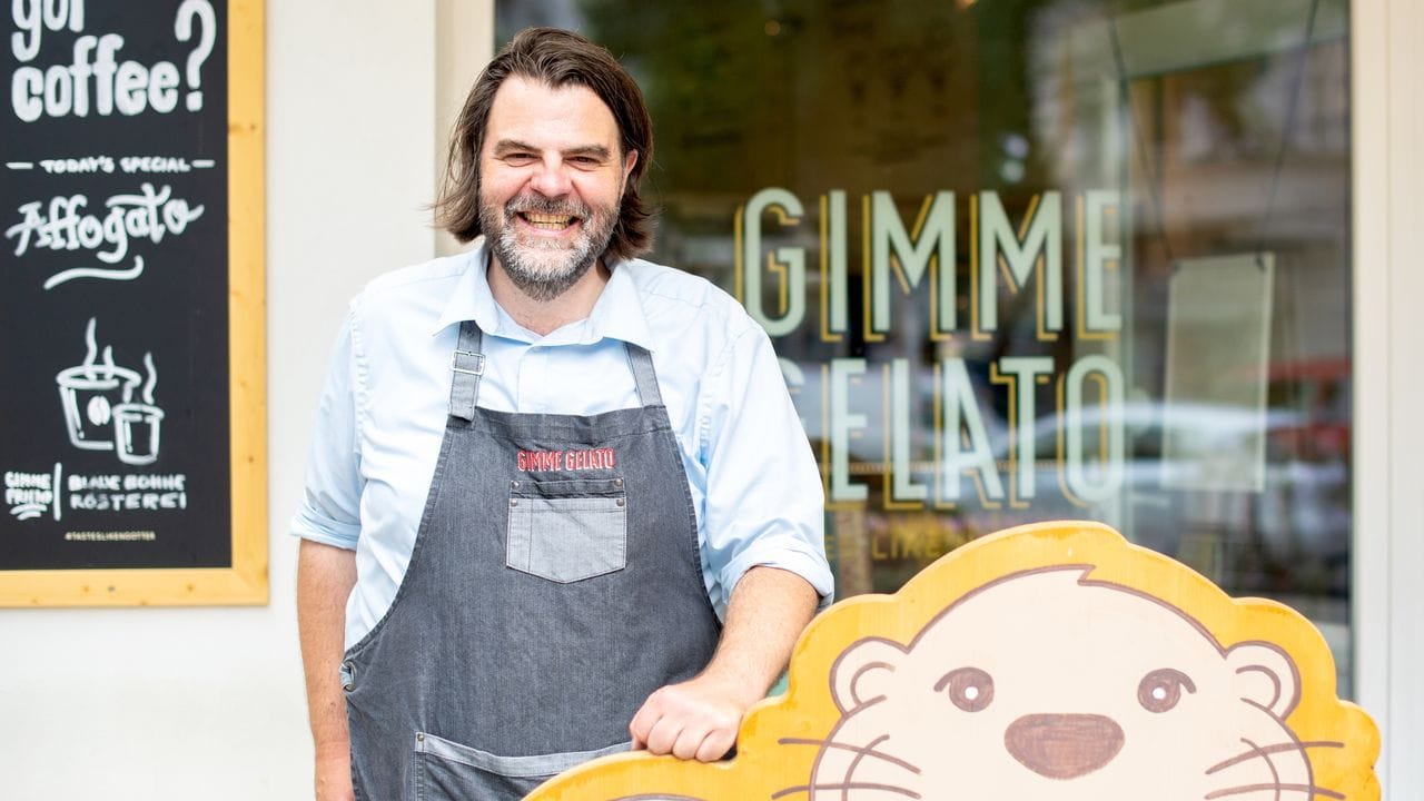Ralf Sander ist Besitzer der Eismanufaktur Gimme Gelato in Berlin und Autor des Stiftung Warentest-Ratgebers "Eis! Gelato! Sorbet! Alles selbst gemacht".