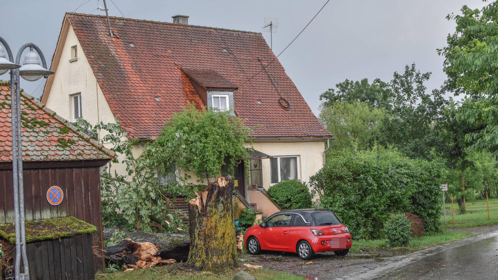 Chaos: Ein schweres Unwetter sorgt oft für einen Verkehrskollaps, überflutete Straßen und Staus.