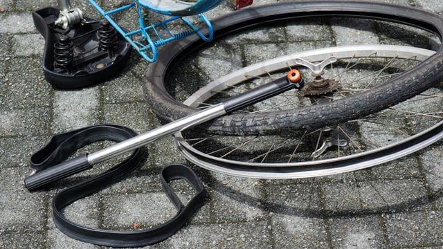Der ADAC testet Fahrradpannenhilfe in Berlin und Brandenburg. Der ADAC testet Fahrradpannenhilfe in Berlin und Brandenburg.