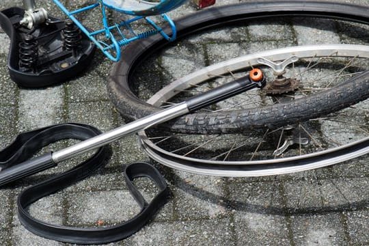 Der ADAC testet Fahrradpannenhilfe in Berlin und Brandenburg.