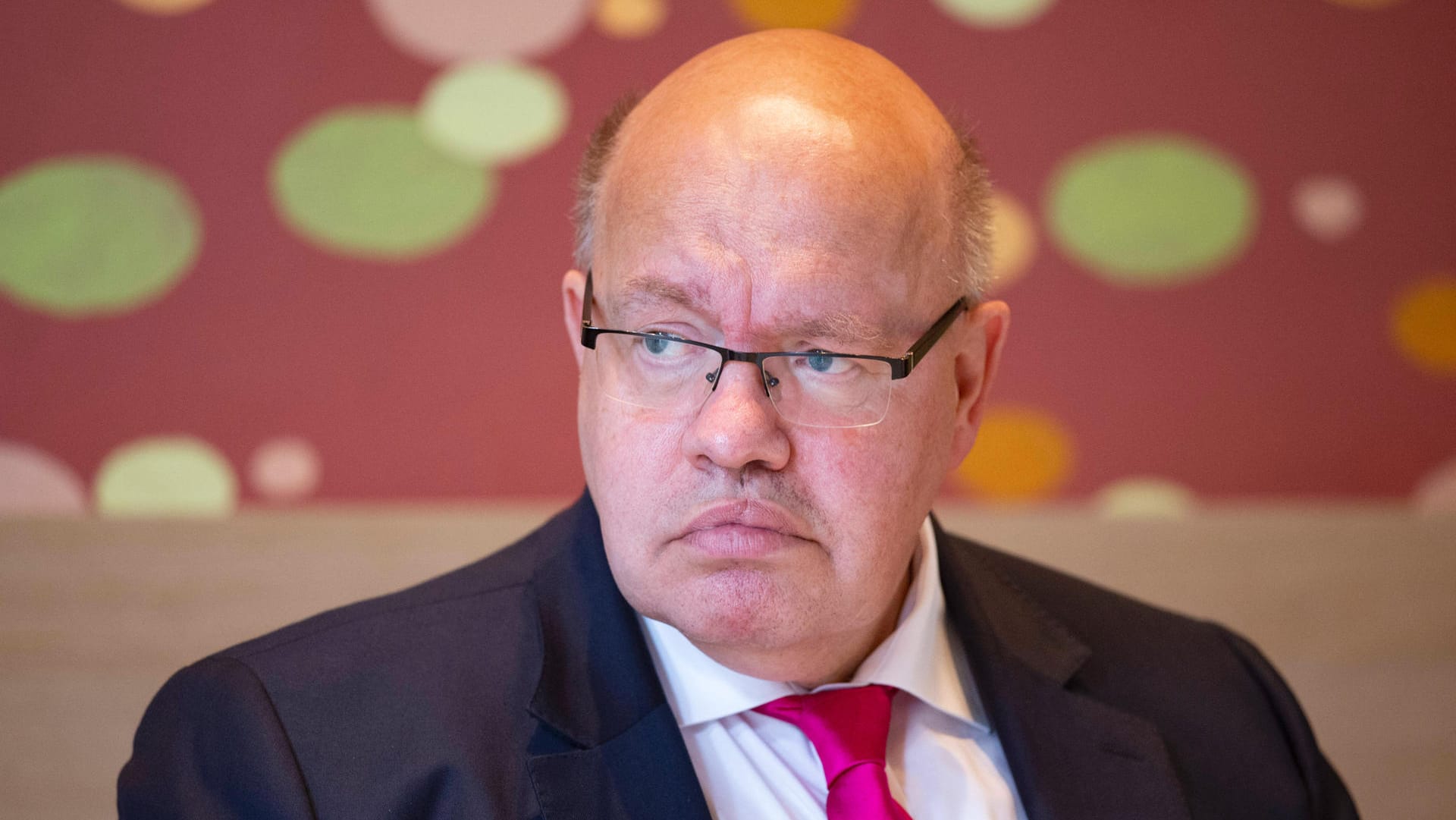 Peter Altmaier: Der Bundeswirtschaftsminister hat sich klar von den Ideen des jungen Unternehmer distanziert. Peter Altmaier: Der Bundeswirtschaftsminister hat sich klar von den Ideen des jungen Unternehmer distanziert.