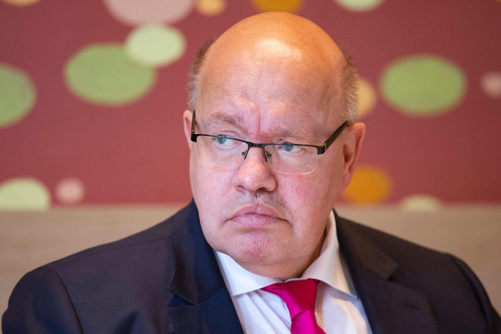Peter Altmaier: Der Bundeswirtschaftsminister hat sich klar von den Ideen des jungen Unternehmer distanziert. Peter Altmaier: Der Bundeswirtschaftsminister hat sich klar von den Ideen des jungen Unternehmer distanziert.