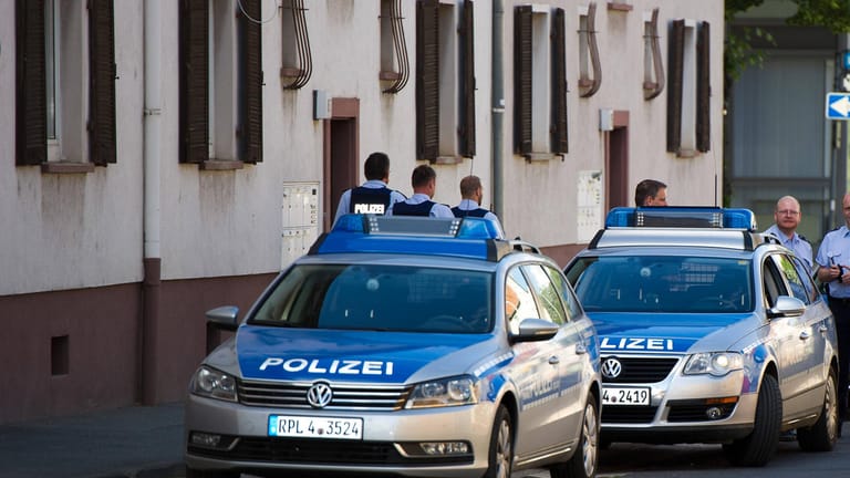 Mainzer Polizei im Einsatz (Symbolbild): Die Beamten des Altstadtreviers hatten es am Montagabend mit einem ganz besonderen Einbrecher zu tun.
