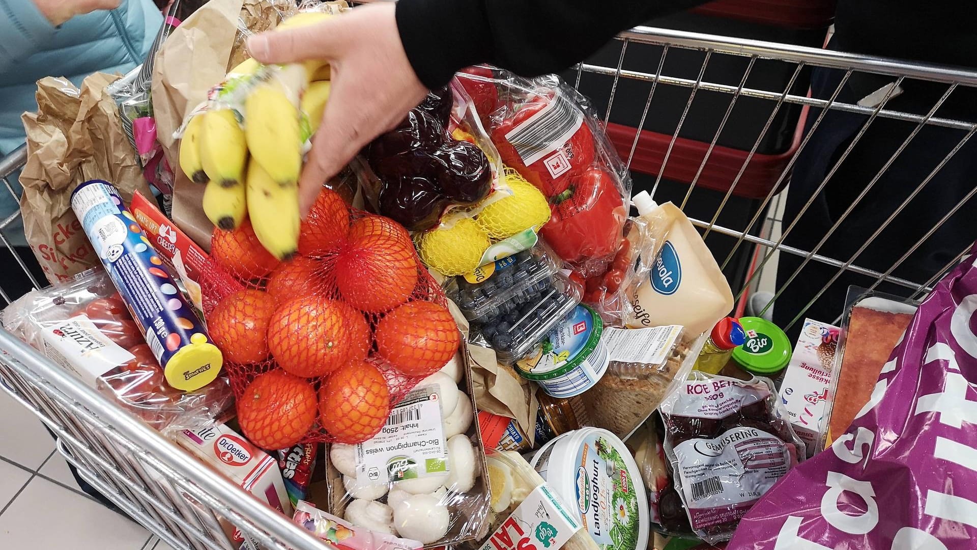 Einkauf: Im Supermarkt greifen Kunden eher zu Produkten, die sie eigentlich nicht kaufen wollten.