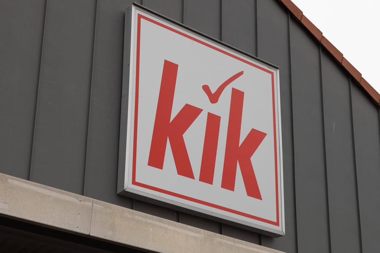 Kik-Geschäft (Symbolbild): Der Umsatz des Textil-Discounters ging deutlich zurück. Kik-Geschäft (Symbolbild): Der Umsatz des Textil-Discounters ging deutlich zurück.