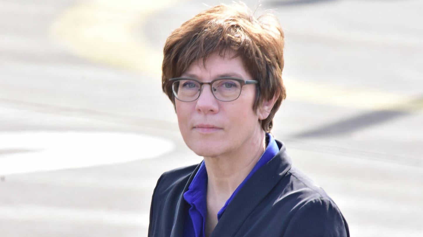 Annegret Kramp-Karrenbauer: Die Verteidigungsministerin hat das Weltraumkommando der Bundeswehr vorgestellt.