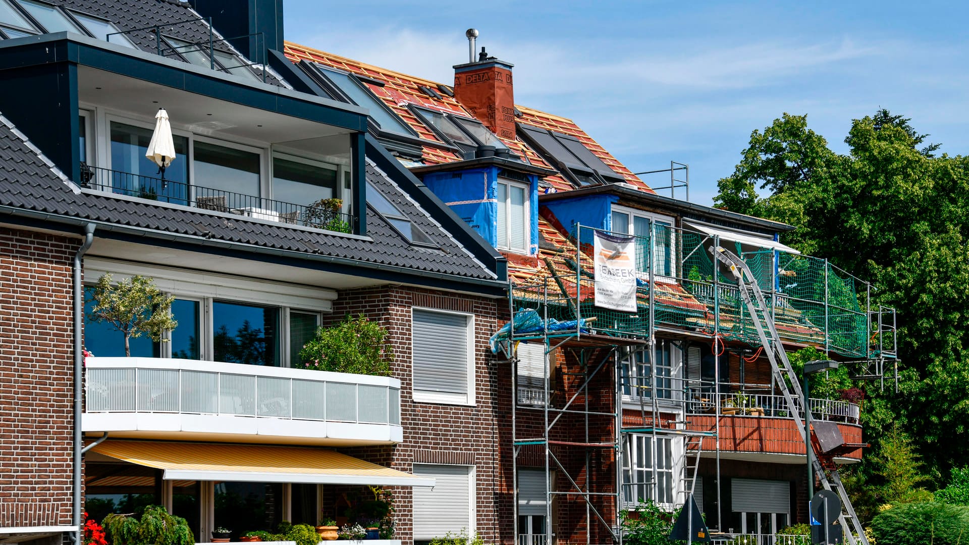 Bauarbeiten an einem Haus (Symbolbild): Der Liegenschaftszins ist eine wichtige Richtgröße für Immobilienkäufer.