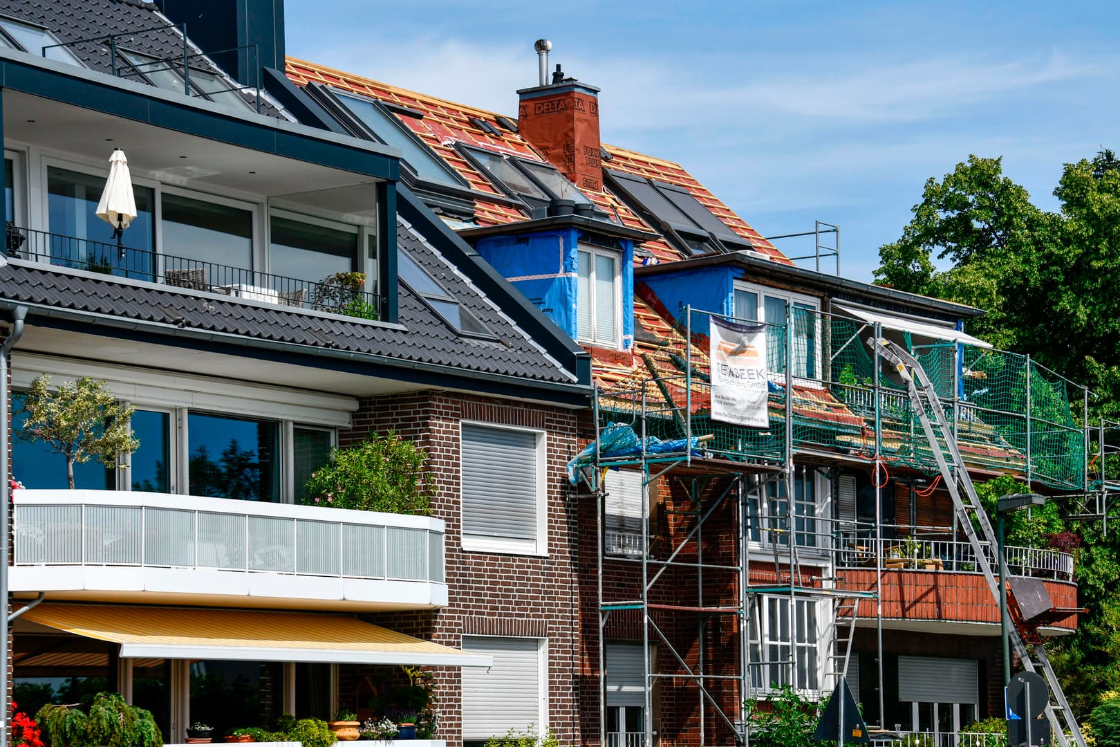 Bauarbeiten an einem Haus (Symbolbild): Der Liegenschaftszins ist eine wichtige Richtgröße für Immobilienkäufer.