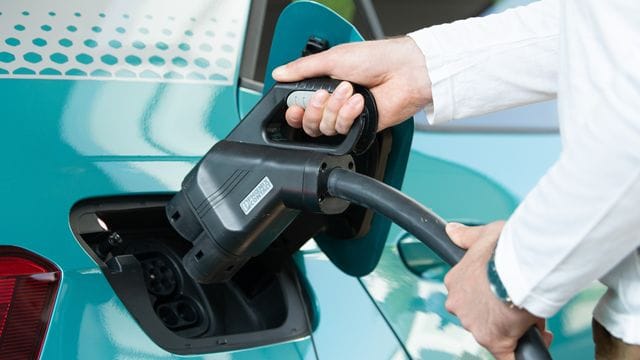 Noch nicht jeder ist vom E-Auto überzeugt. Noch nicht jeder ist vom E-Auto überzeugt.