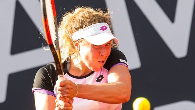 In Lausanne früh ausgeschieden: Anna-Lena Friedsam spielt den Ball. In Lausanne früh ausgeschieden: Anna-Lena Friedsam spielt den Ball.