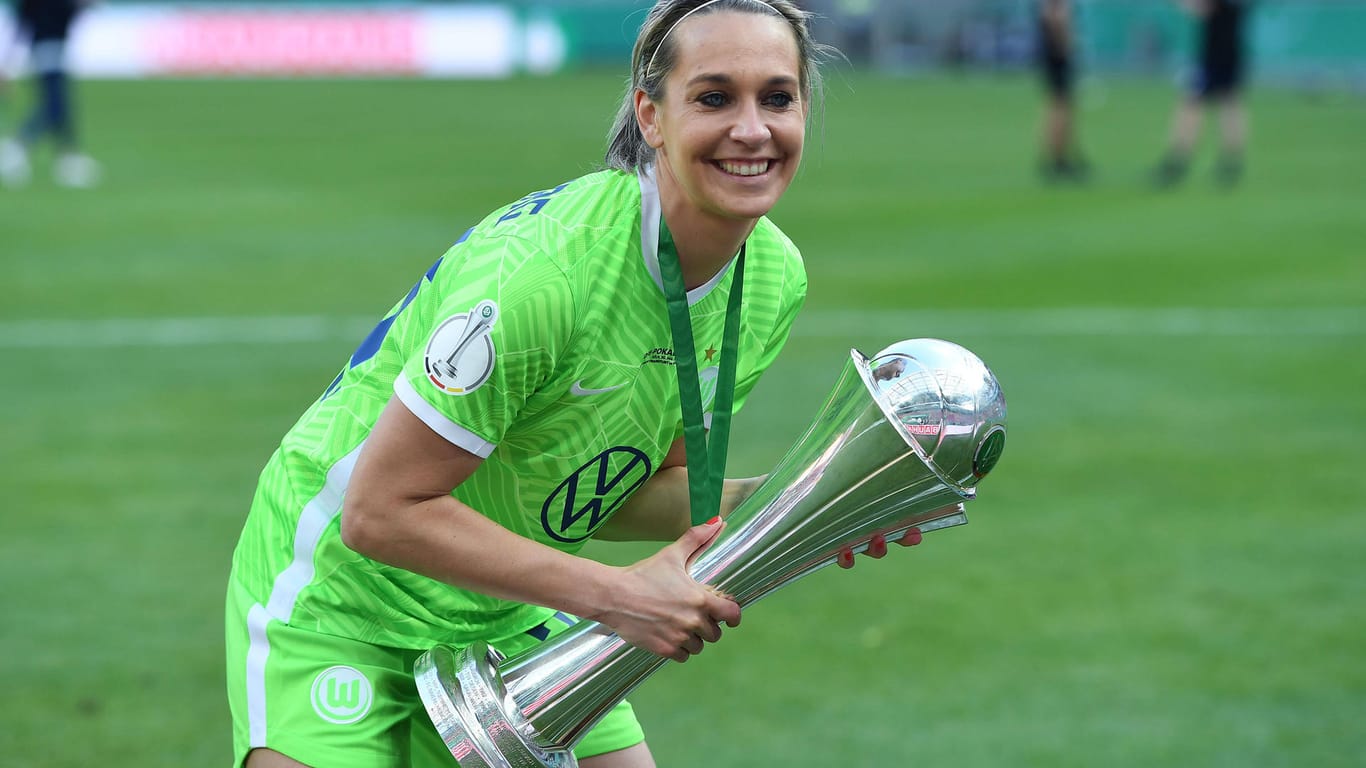Lena Goeßling: Die 106-malige Nationalspielerin beendet ihre Fußballkarriere.