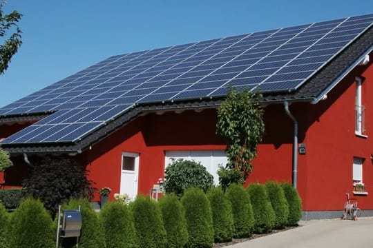 Wer eine kleine Photovoltaikanlage hat, kann bei seinem Finanzamt beantragen, dass ein Liebhabereibetrieb vorliegt. Wer eine kleine Photovoltaikanlage hat, kann bei seinem Finanzamt beantragen, dass ein Liebhabereibetrieb vorliegt.