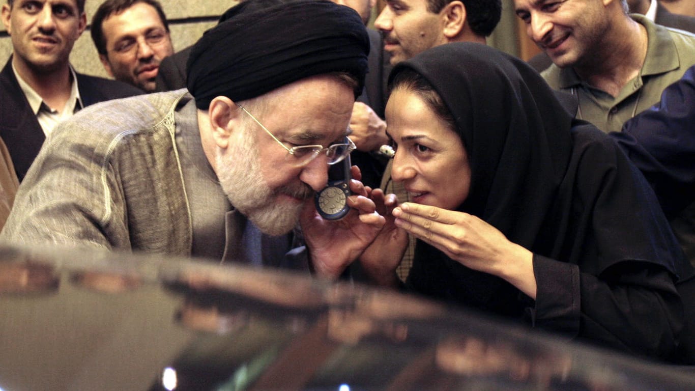 Der ehemalige iranische Präsident Mohammad Khatani telefoniert mit der Mutter von Masih Alinejad: Die US-Menschenrechtsaktivistin sollte angeblich entführt werden