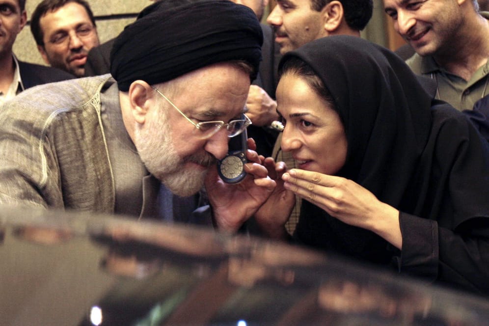 Der ehemalige iranische Präsident Mohammad Khatani telefoniert mit der Mutter von Masih Alinejad: Die US-Menschenrechtsaktivistin sollte angeblich entführt werden