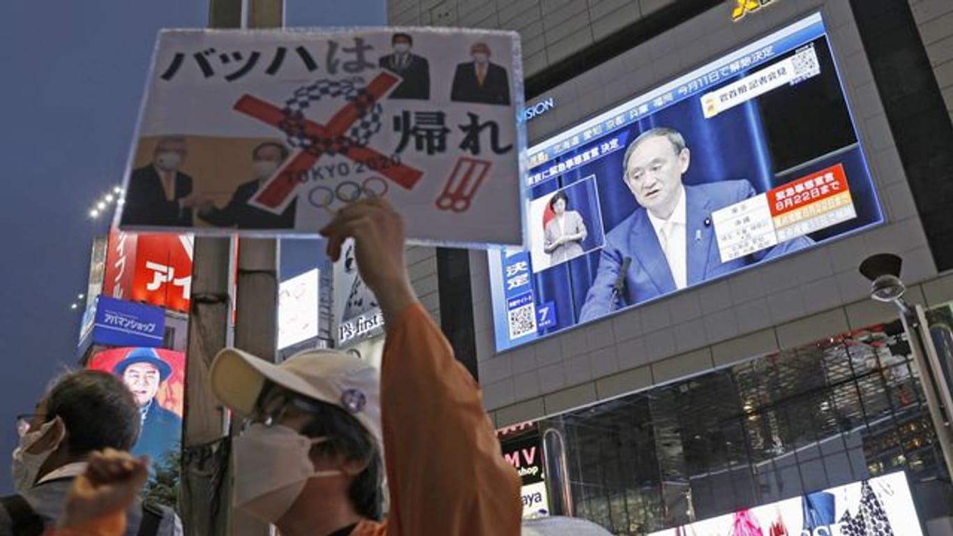 Japans Premierministers Yoshihide Suga steht bei der Bevölkerung in der Kritik.