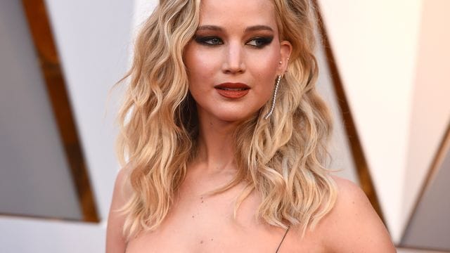 Jennifer Lawrence geht nicht in den Supermarkt, weil sie Angst hat erkannt und auf dem Weg nach Hause verfolgt zu werden.