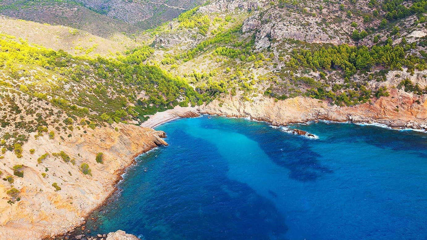 Cala Egos: Der FKK-Strand bietet wildromantisches Flair.