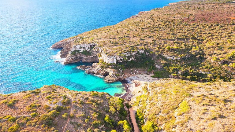 Cala Marmols: Die sogenannte Marmorbucht liegt an der Südostküste von Mallorca.
