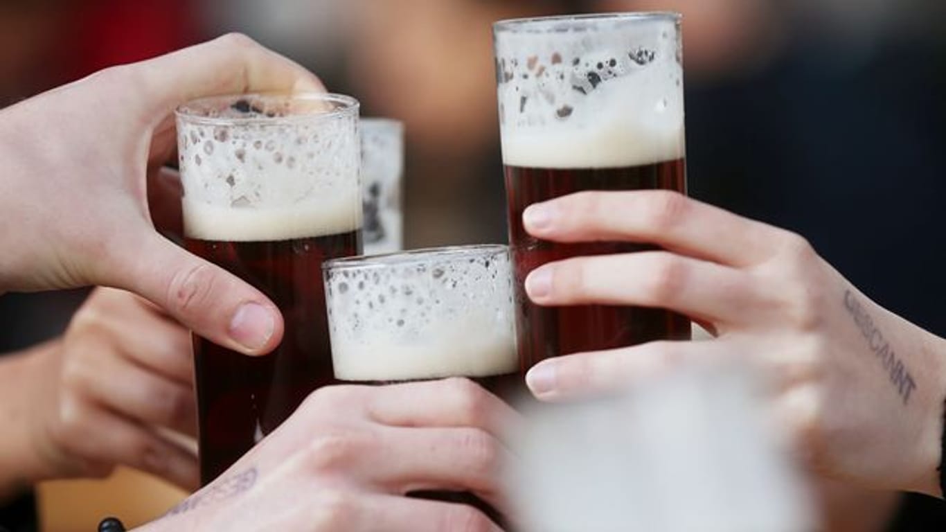 Experten schätzen: Etwa vier Prozent aller im vergangenen Jahr erstmals festgestellten Krebserkrankungen könnten nach mit dem Alkoholkonsum zusammenhängen.
