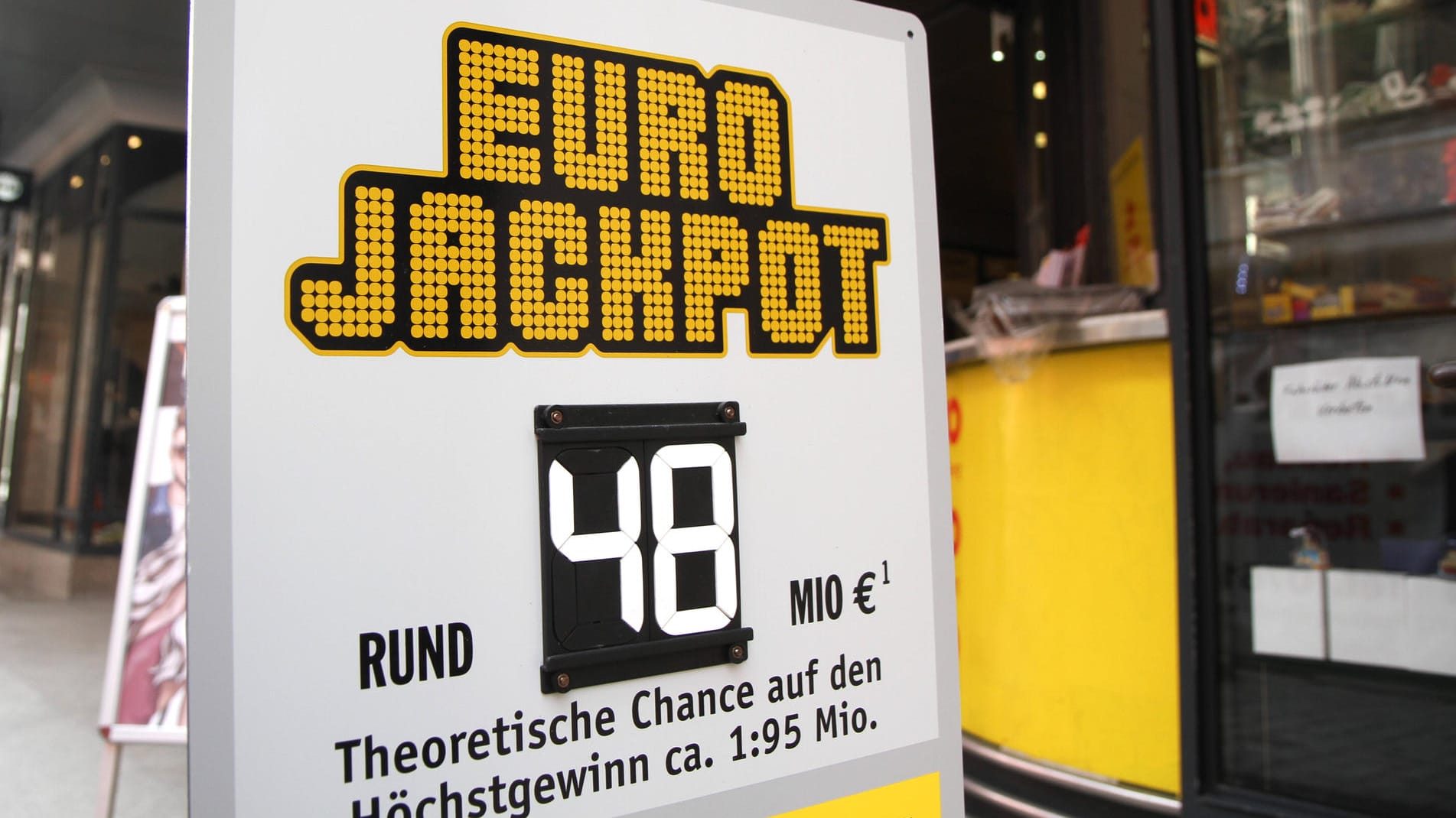 Winden Themenbild - Gluecksspiel, Toto Lotto, 6 aus 49, Euro Jackpot, Eurojackpot Themenbild - Gluecksspiel, Toto Lotto,