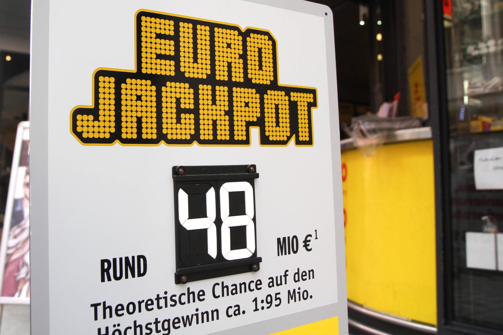 Winden Themenbild - Gluecksspiel, Toto Lotto, 6 aus 49, Euro Jackpot, Eurojackpot Themenbild - Gluecksspiel, Toto Lotto,