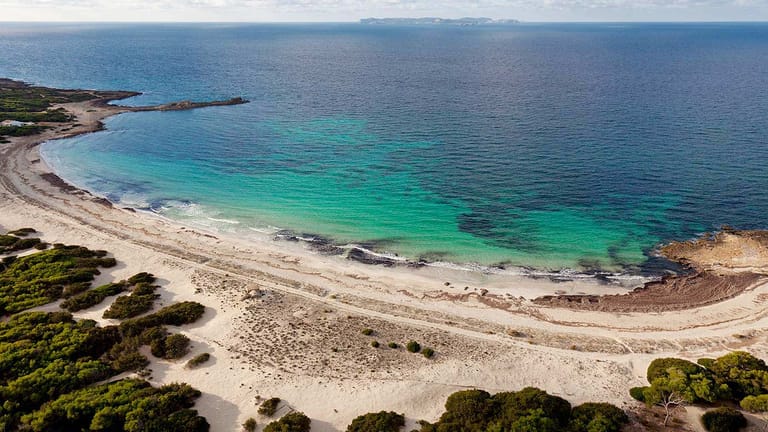 Es Caragol: Der sogenannte Schnecken-Strand liegt im Süden der spanischen Insel.