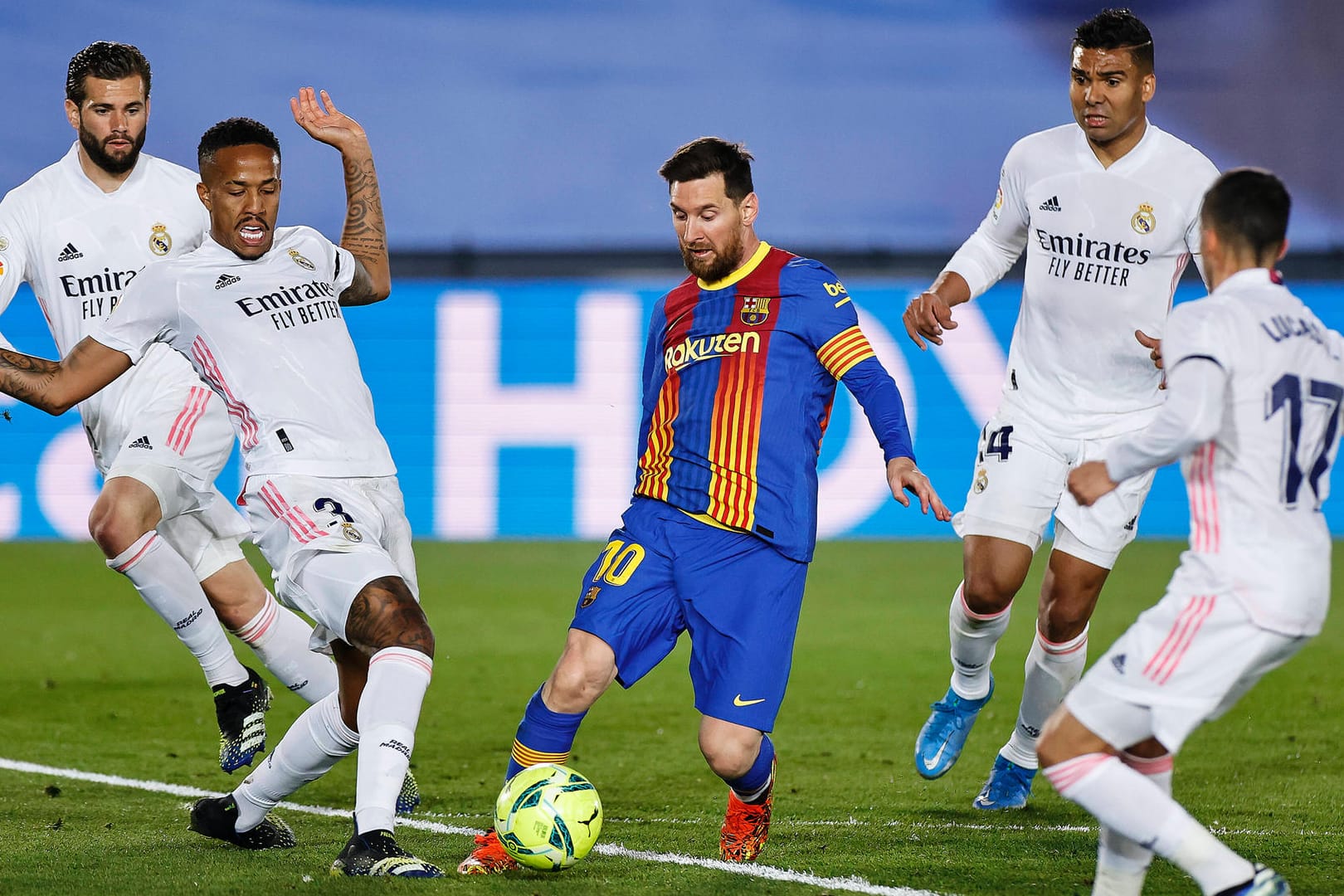 Lionel Messi und Spieler von Real Madrid: Das Traditionsduell könnte künftig nicht mehr in Spanien stattfinden.