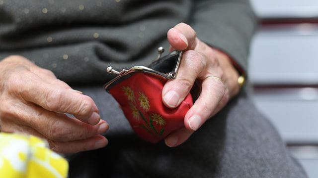 Laut einer Auswertung der Versicherung Swiss Life zeigt sich bei der privaten Altersvorsorge ein deutliches Gefälle zwischen Männern und Frauen. Laut einer Auswertung der Versicherung Swiss Life zeigt sich bei der privaten Altersvorsorge ein deutliches Gefälle zwischen Männern und Frauen.