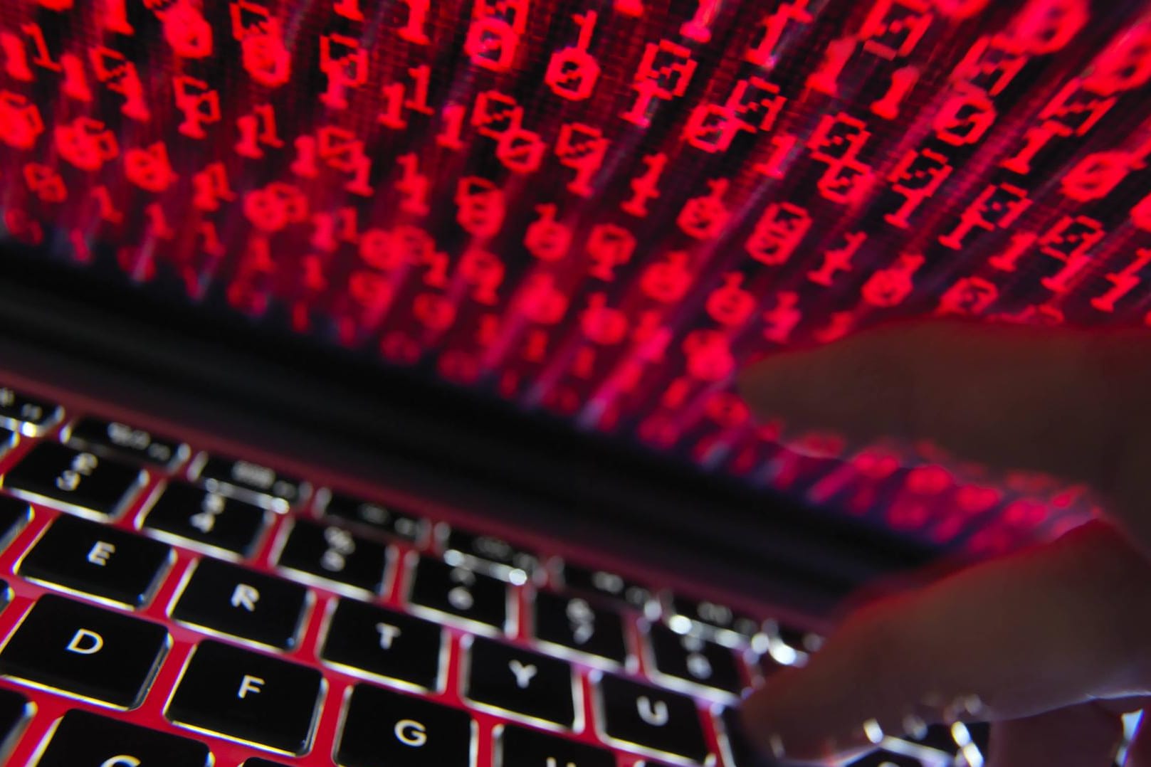 Symbolbild für einen Hackerangriff: Die Website der kriminellen Gruppe REvil ist plötzlich offline.
