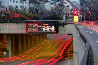 Feinstaubalarm in Stuttgart (Archivbild): Ab 2035 sollen in der EU keine Autos mit Verbrennungsmotor mehr verkauft werden dürfen.