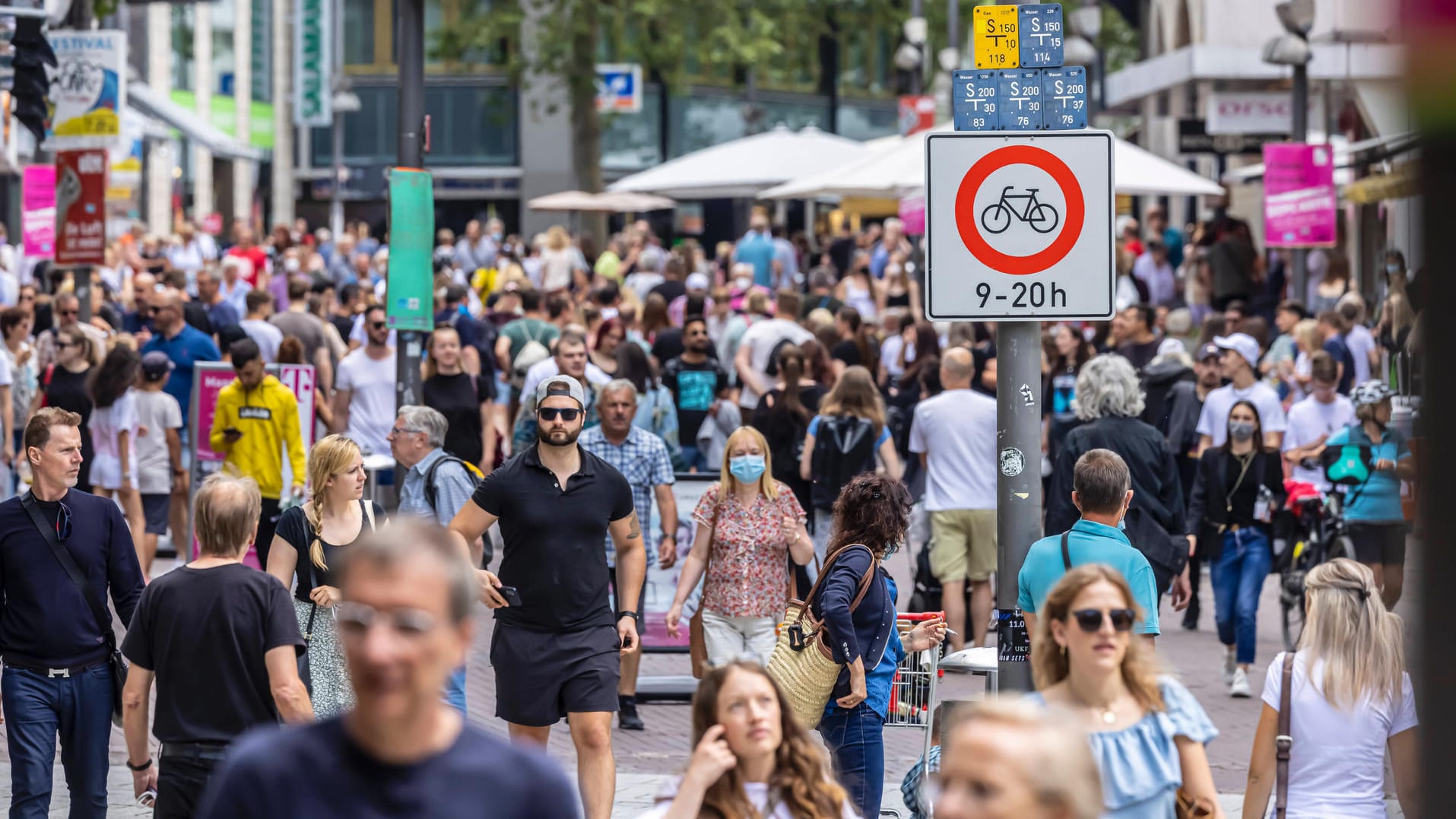 Volle Innenstadt in Ulm: Der Inzidenzwert ist erneut sprunghaft gestiegen.