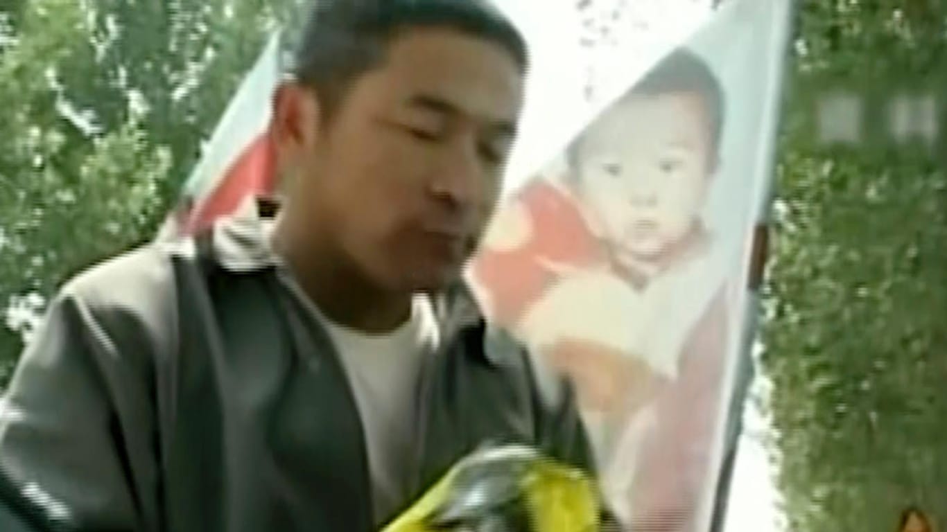 Als Zweijähriger wurde Guo Gangtang unweit seines Hauses von einer Frau entführt: Die Polizei stellte die Verwandtschaft mit einem DNA-Test fest.