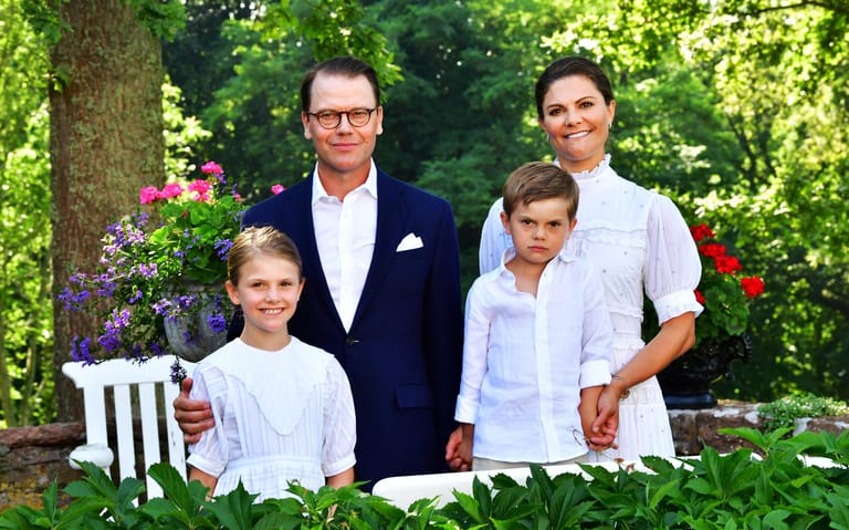 Victoria mit Ehemann Daniel und den beiden Kindern Estelle und Oscar