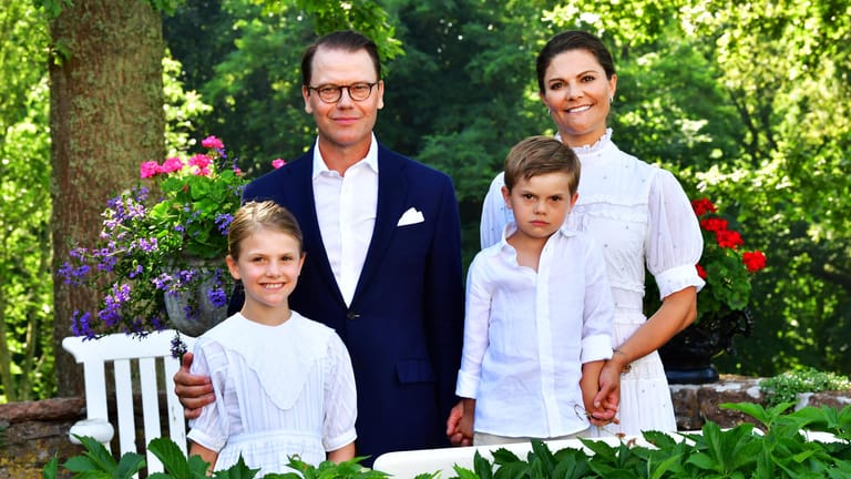 Victoria mit Ehemann Daniel und den beiden Kindern Estelle und Oscar